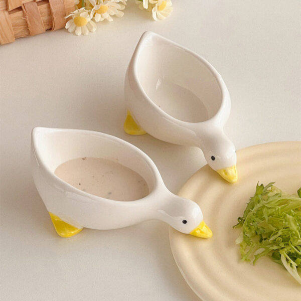 Cute duck-shaped dipping sauce dish, a ceramic condiment bowl for home use, suitable for soy sauce and vinegar.