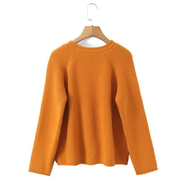 Simple soft and loose fitting pullover knitted sweater