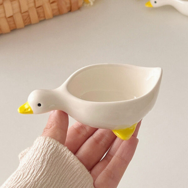 Cute duck-shaped dipping sauce dish, a ceramic condiment bowl for home use, suitable for soy sauce and vinegar.